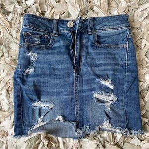 AE distressed jean skirt